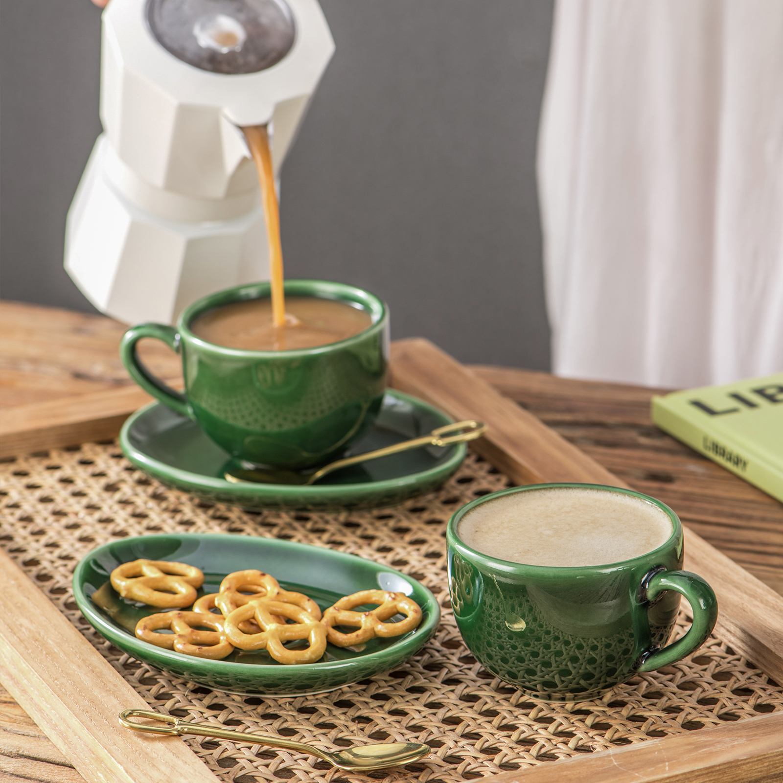 vicrays Juego de tazas de café espresso de cerámica de 4 onzas con  platillos, cucharas y soporte de metal para té, café, capuchino latte,  juego de 6
