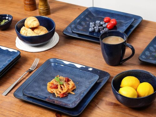 Elegant 10″ Blue Porcelain Plates – Perfect for Every Meal.